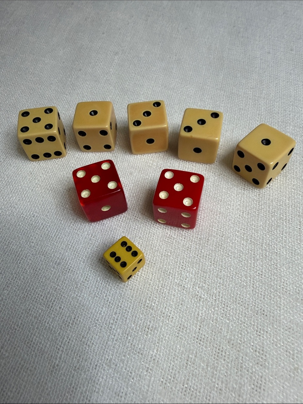 Vintage/Antique Bakelite Dice 8 Pieces Cream, Red & Yellow